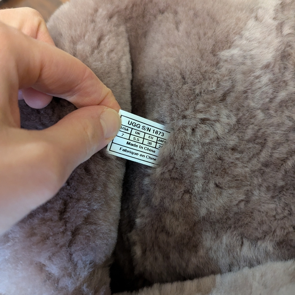 UGG Baily Button Triplet Boots Genuine Leather and Sheepskin Mauve Purple - Picture 12 of 15